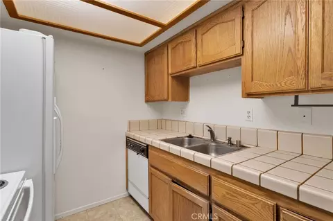 Kitchen - 19237 Elm Dr, Apple Valley, CA 92308 photo 2 of 3