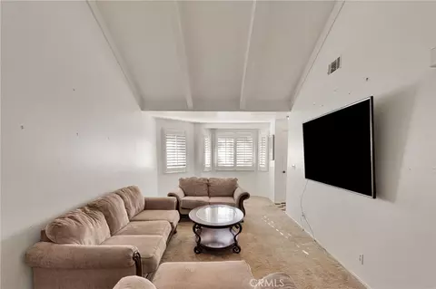 Living - 19237 Elm Dr, Apple Valley, CA 92308 photo 2 of 4