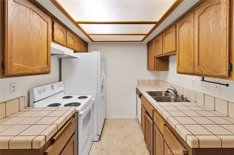 Kitchen - 19237 Elm Dr, Apple Valley, CA 92308 photo 3 of 3