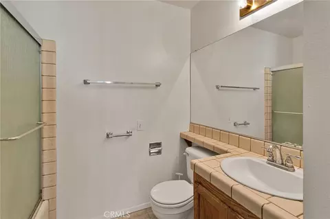 Bath - 19237 Elm Dr, Apple Valley, CA 92308 photo 3 of 4