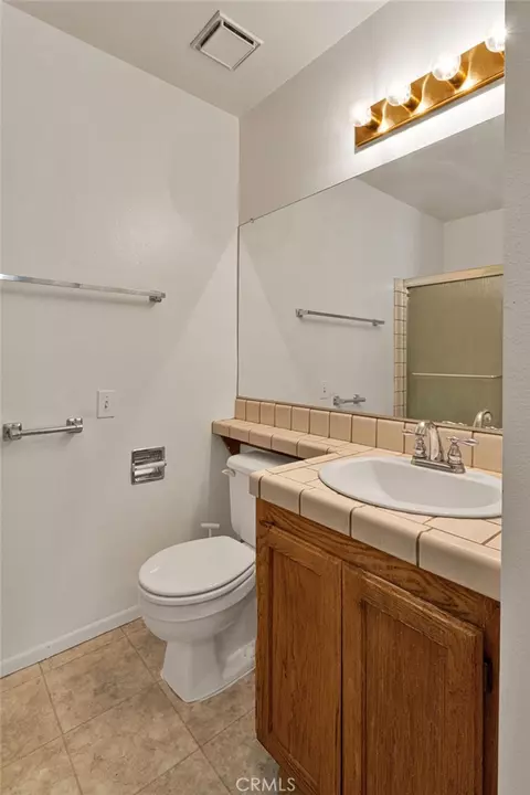 Bath - 19237 Elm Dr, Apple Valley, CA 92308 photo 2 of 4