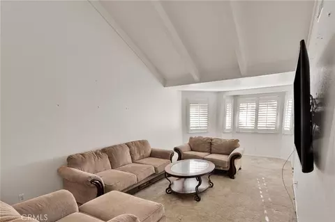 Living - 19237 Elm Dr, Apple Valley, CA 92308 photo 3 of 4