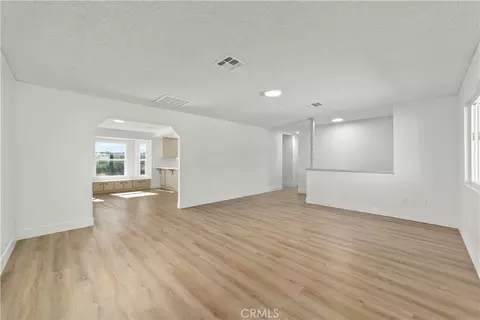 Living - 16849 Mission, Hesperia, CA 92345 photo 4 of 7