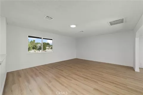Living - 16849 Mission, Hesperia, CA 92345 photo 2 of 7