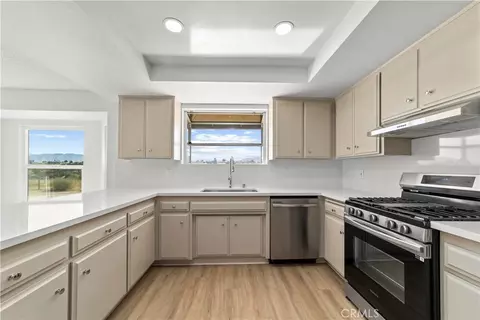 Kitchen - 16849 Mission, Hesperia, CA 92345 photo 2 of 5