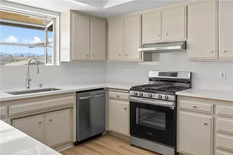 Kitchen - 16849 Mission, Hesperia, CA 92345 photo 4 of 5