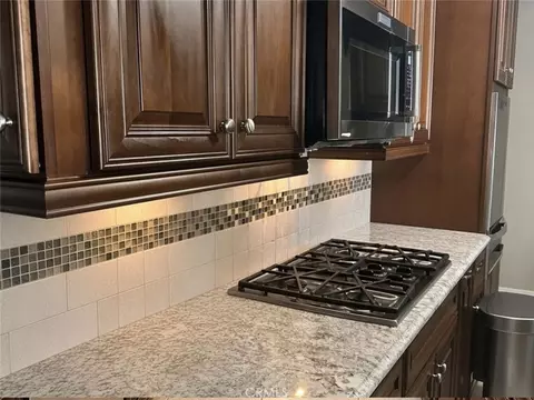 16034 Hawthorne, Fontana, CA 92335 photo 3
