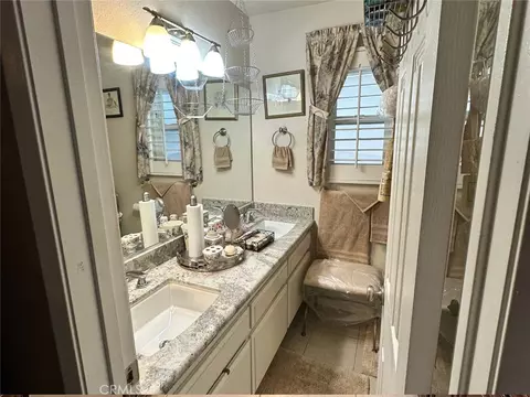16034 Hawthorne, Fontana, CA 92335 photo 5