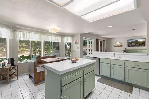Kitchen - 28800 Bristol, Highland, CA 92346 photo 1 of 2