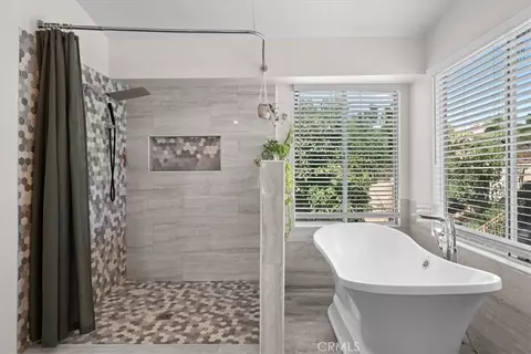 Bath - 28800 Bristol, Highland, CA 92346 photo 2 of 4