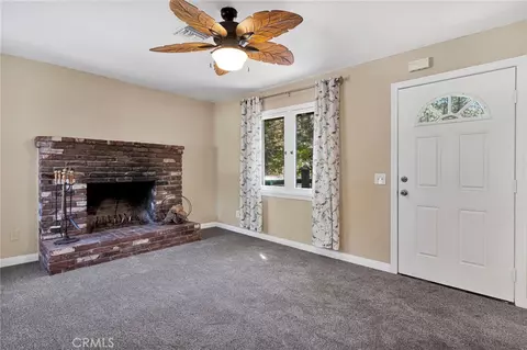 Living - 1038 Robin Ln, Wrightwood, CA 92397 photo 3 of 5