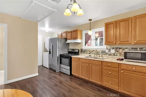 Kitchen - 1038 Robin Ln, Wrightwood, CA 92397 photo 1 of 3