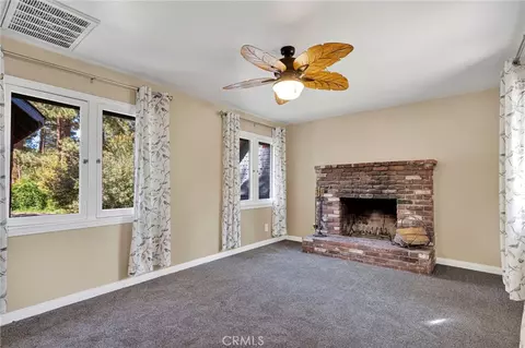 Living - 1038 Robin Ln, Wrightwood, CA 92397 photo 2 of 5