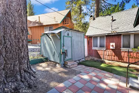 Exterior - 1038 Robin Ln, Wrightwood, CA 92397 photo 6 of 8