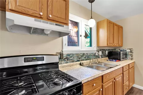 Kitchen - 1038 Robin Ln, Wrightwood, CA 92397 photo 3 of 3
