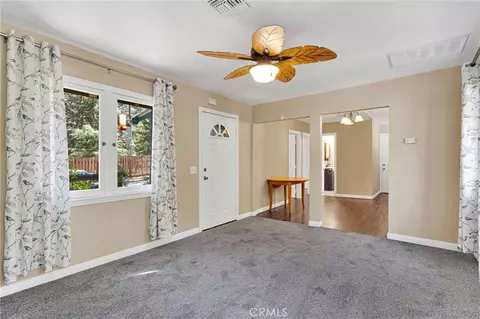Living - 1038 Robin Ln, Wrightwood, CA 92397 photo 4 of 5