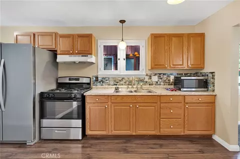 Kitchen - 1038 Robin Ln, Wrightwood, CA 92397 photo 2 of 3