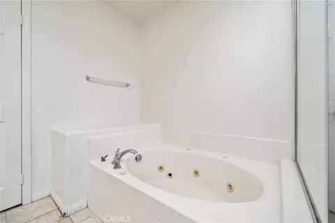 Bath - 4588 Vincent Way, Riverside, CA 92501 photo 4 of 4