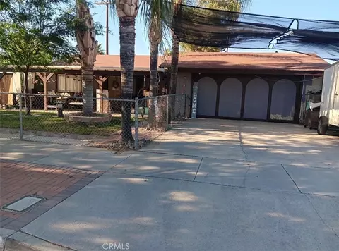260 W Wright, Hemet, CA 92543 photo 1