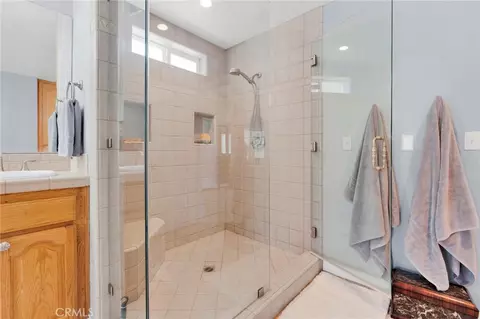 Bath - 6284 Apple Vis, Wrightwood, CA 92397 photo 7 of 8