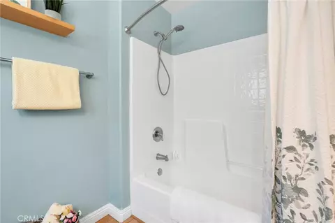 Bath - 6284 Apple Vis, Wrightwood, CA 92397 photo 2 of 8