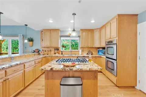Kitchen - 6284 Apple Vis, Wrightwood, CA 92397 photo 1 of 8