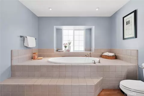 Bath - 6284 Apple Vis, Wrightwood, CA 92397 photo 5 of 8