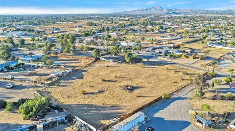 View/Area - 17047 Eucalyptus St, Hesperia, CA 92345 photo 3 of 8