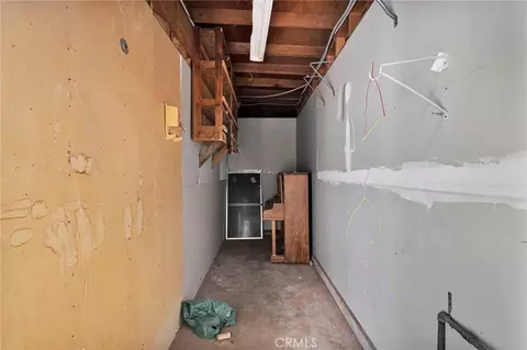 Entry Way - 17047 Eucalyptus St, Hesperia, CA 92345 photo 3 of 5