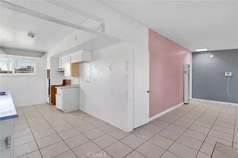 Entry Way - 17047 Eucalyptus St, Hesperia, CA 92345 photo 4 of 5