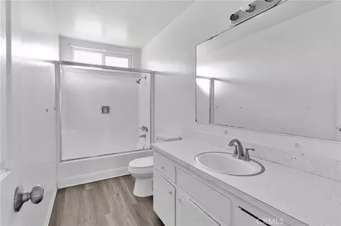 Bath - 17047 Eucalyptus St, Hesperia, CA 92345 photo 1 of 3