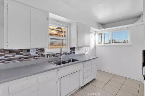 Kitchen - 17047 Eucalyptus St, Hesperia, CA 92345 photo 3 of 3