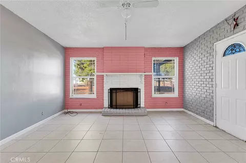 Living - 17047 Eucalyptus St, Hesperia, CA 92345 photo 2 of 5