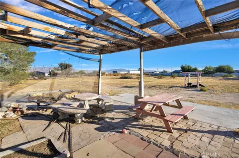 Exterior - 17047 Eucalyptus St, Hesperia, CA 92345 photo 4 of 9