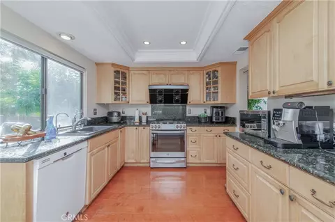 Kitchen - 930 Crystal Water, Walnut, CA 91789 photo 3 of 4