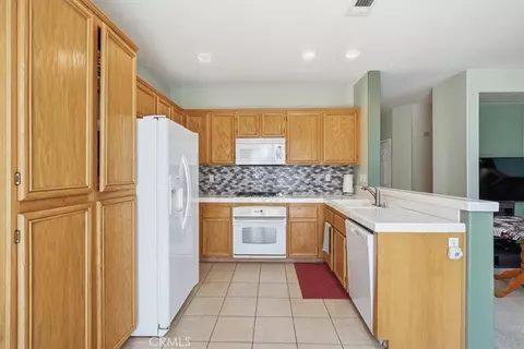 Kitchen - 12921 Newport, Hesperia, CA 92344 photo 1 of 1