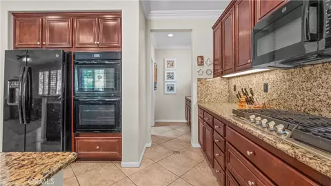 Entry Way - 12404 N Green Tree Dr, Rancho Cucamonga, CA 91739 photo 5 of 13