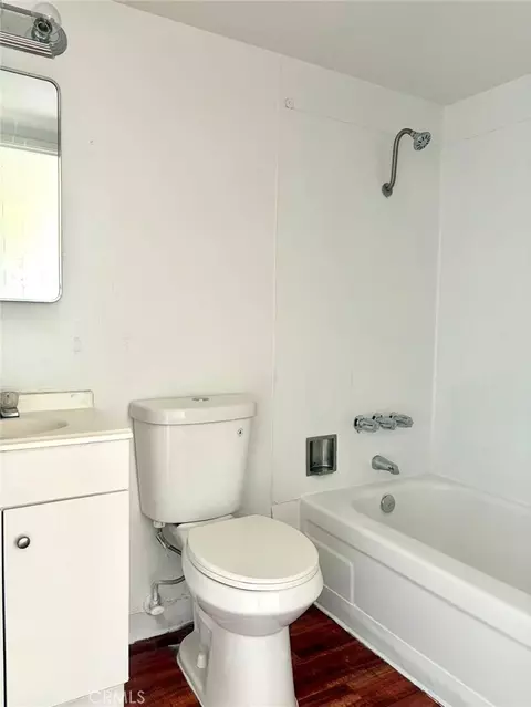 Bath - 1970 7th, Riverside, CA 92507 photo 2 of 2