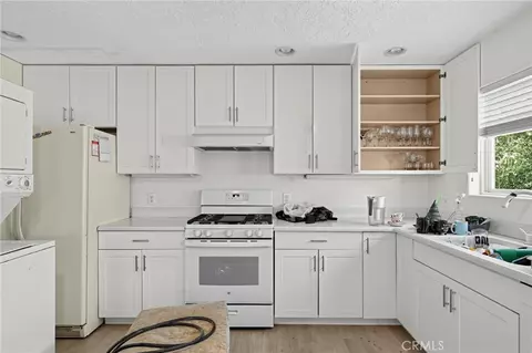 Kitchen - 829 Hillside Dr, Julian, CA 92036 photo 2 of 4