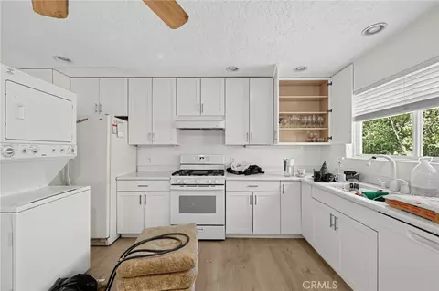 Kitchen - 829 Hillside Dr, Julian, CA 92036 photo 3 of 4