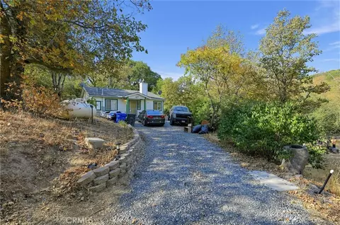 Exterior - 829 Hillside Dr, Julian, CA 92036 photo 2 of 9