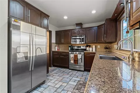 Kitchen - 2916 S Del Norte Ave, Ontario, CA 91761 photo 1 of 2