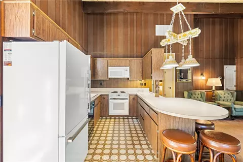 Kitchen - 5809 Pine St, Wrightwood, CA 92397 photo 5 of 6