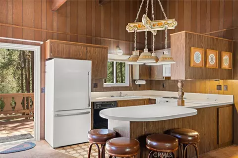 Kitchen - 5809 Pine St, Wrightwood, CA 92397 photo 6 of 6