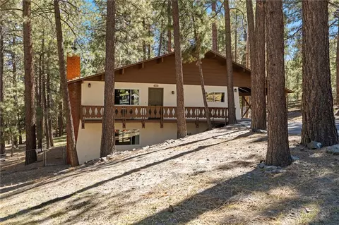 Exterior - 5809 Pine St, Wrightwood, CA 92397 photo 6 of 23