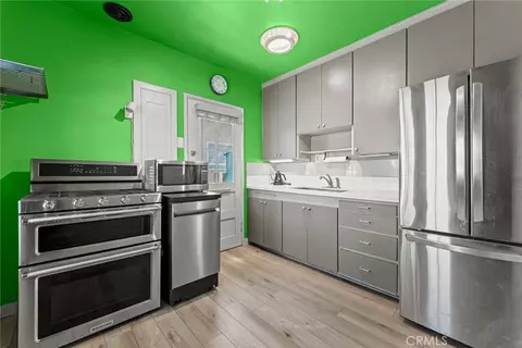 Kitchen - 110 E Morningside, Long Beach, CA 90805 photo 1 of 2