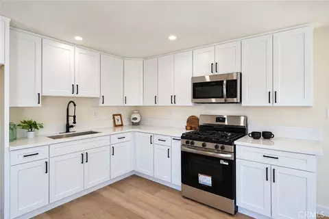 Kitchen - 49624 Oak Dr, Morongo Valley, CA 92256 photo 5 of 5