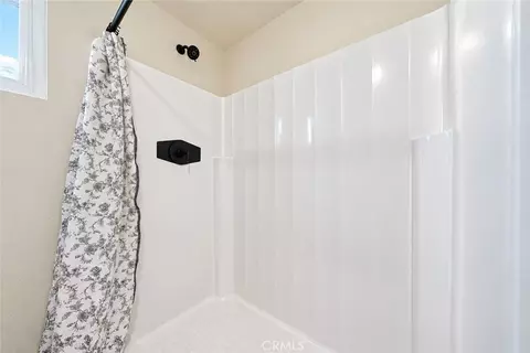 Bath - 49624 Oak Dr, Morongo Valley, CA 92256 photo 4 of 5