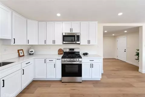Kitchen - 49624 Oak Dr, Morongo Valley, CA 92256 photo 2 of 5