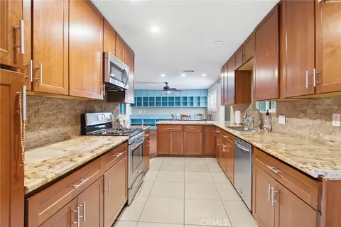 Kitchen - 19989 Cronese, Apple Valley, CA 92308 photo 1 of 2